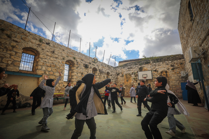 רוב המורים במזרח ירושלים הוכשרו ברשות הפלסטינית; בכנסת דנו בחסמי הכניסה למוסדות ישראליים