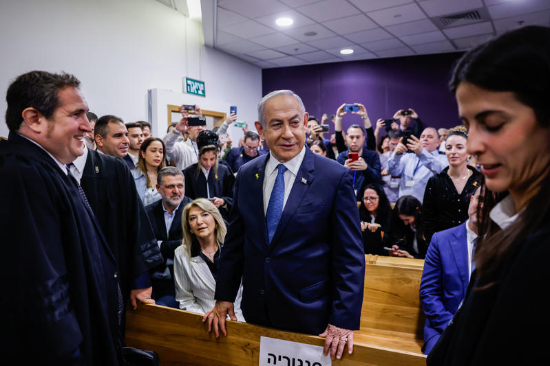 סנגורו של נתניהו: "סטנדרט כפול. אין דבר כזה שוחד בגלל סיקור"