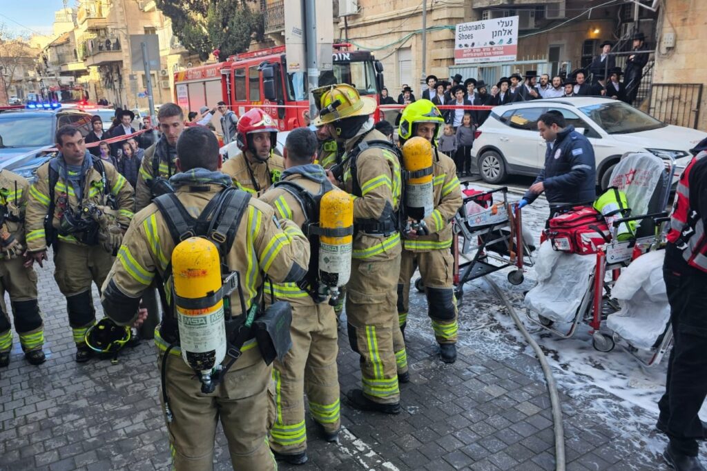 שריפה פרצה בפנימייה בירושלים: עשרות נפגעים חולצו, בהם 3 במצב קשה