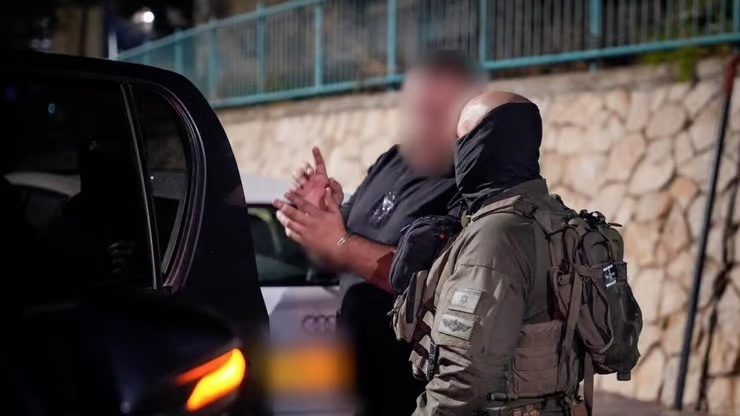 ריסס גרפיטי והצית רכבים: תושב הצפון נעצר בחשד לריגול עבור איראן