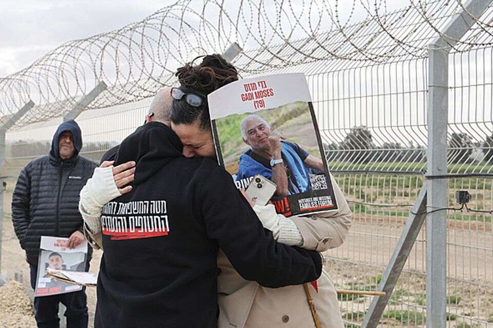 בזמן שיש "עניינים דחופים יותר" – החטופים משלמים בחייהם