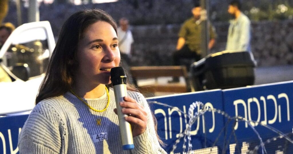 "אם כרמל יכול לשמור על התקווה במקומות האפלים ביותר, גם אנחנו יכולים".