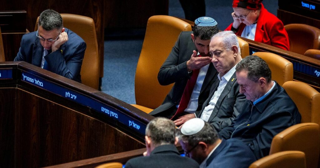 מו"ל עיתון הארץ מגיש עתירה לבית המשפט העליון נגד "החרם הכלכלי הבלתי חוקי" שהטילה ממשלת ישראל על העיתון – חדשות ישראל