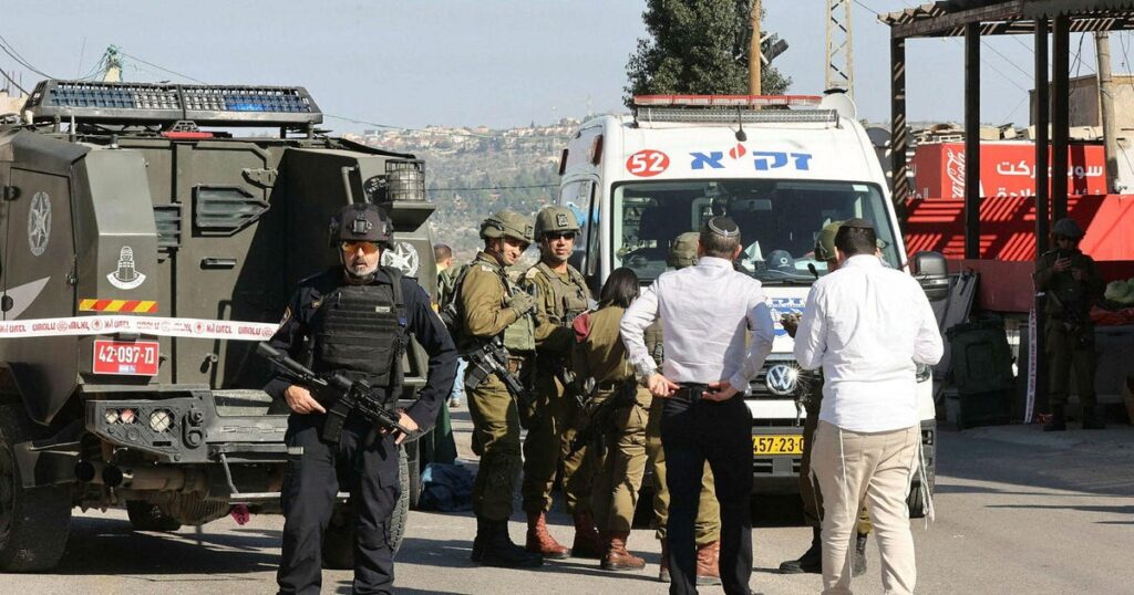 שלושה הרוגים ושמונה פצועים מירי באוטובוס בגדה המערבית; הצבא הישראלי רודף אחרי יורים פלסטינים – חדשות ישראל
