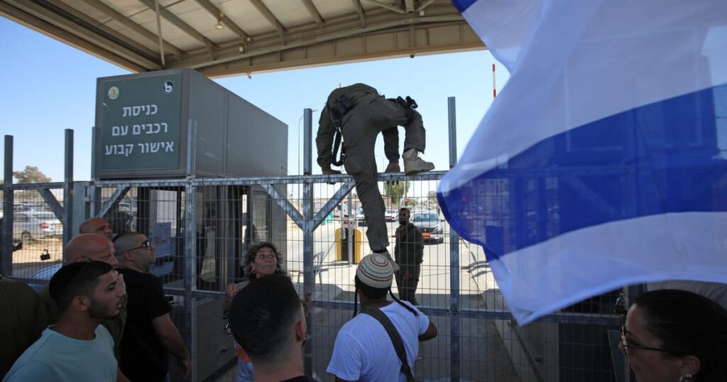 משטרת ישראל תחקור את התקפות חיילים על שוטרים במהלך מעצרי שדה תמן – חדשות ישראל