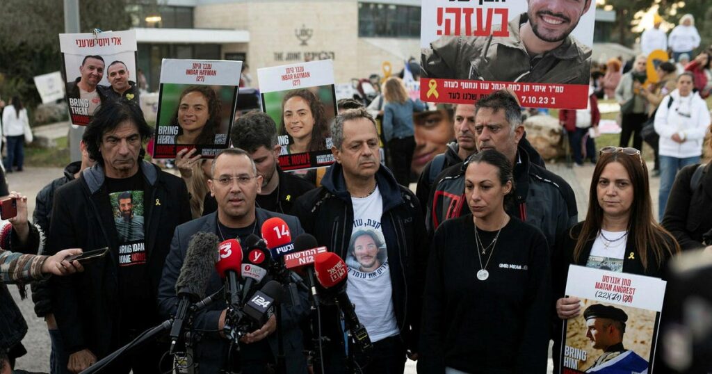 משפחות החטופים נפגשות עם נתניהו ודורשות להתחיל במשא ומתן לגבי השלב השני – חדשות ישראל