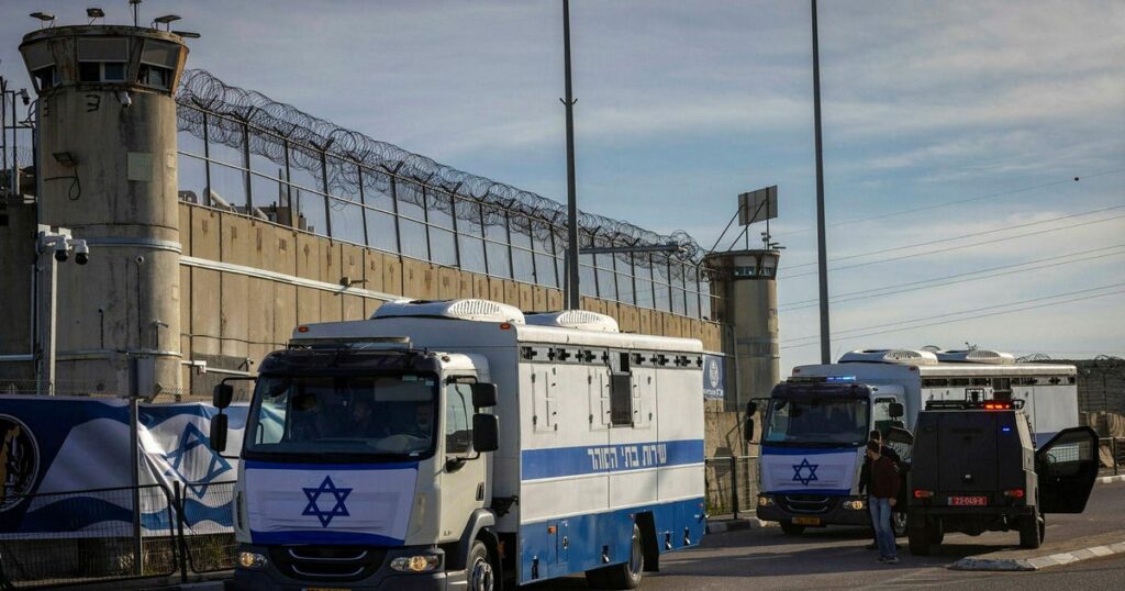 מקורות אומרים: הפלסטינים מגורשים לרצועת עזה במסגרת עסקת בני הערובה.