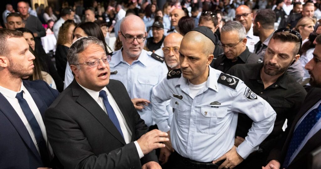 חוקרים: ראיות מספיקות להרשעת מנהל הכלא הישראלי בהפרת אמונים ושיבוש מהלכי משפט