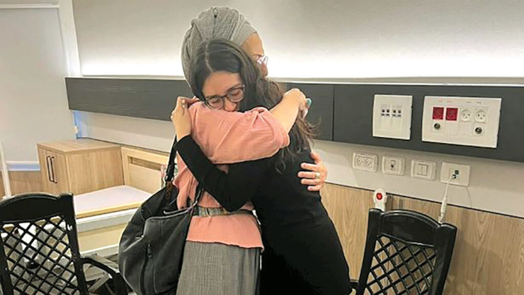 מתפללים לשובם: אלה בתי החולים שיקלטו את החטופים