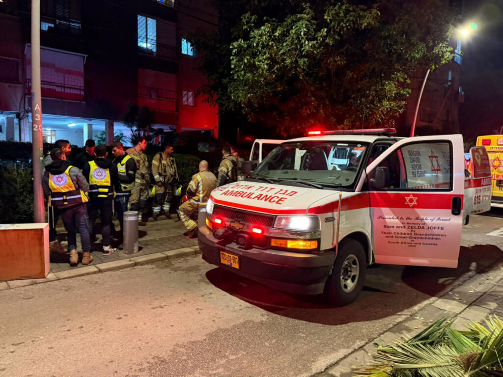 פיצוץ בבניין מגורים בראשל"צ: "היה בום חזק וכל הוויטרינות קרסו"