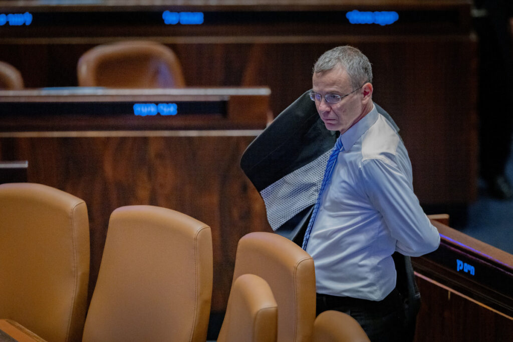 המינוי לעליון בסכנה? יריב לוין דורש מיצחק עמית תשובות "עוד היום"