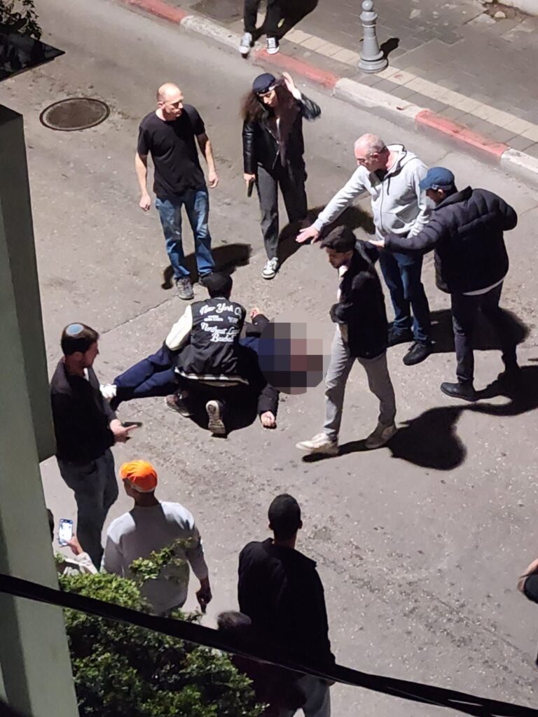 פיגוע בנחלת בנימין בתל אביב: מחבל דקר ארבעה – ונוטרל ע"י אזרחית