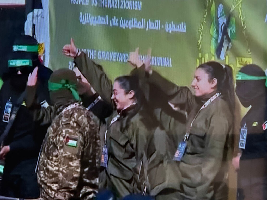 "הגיבורות הלכו זקופות כשלראשיהן זרי דפנה": העקיצה של דובר צה"ל לחמאס