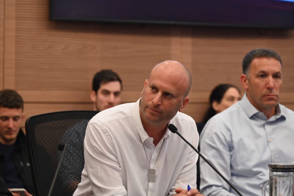גנץ בכנסת לחברי הקואליציה: "אין לכם רוב אוטומטי לחוק הגיוס"
