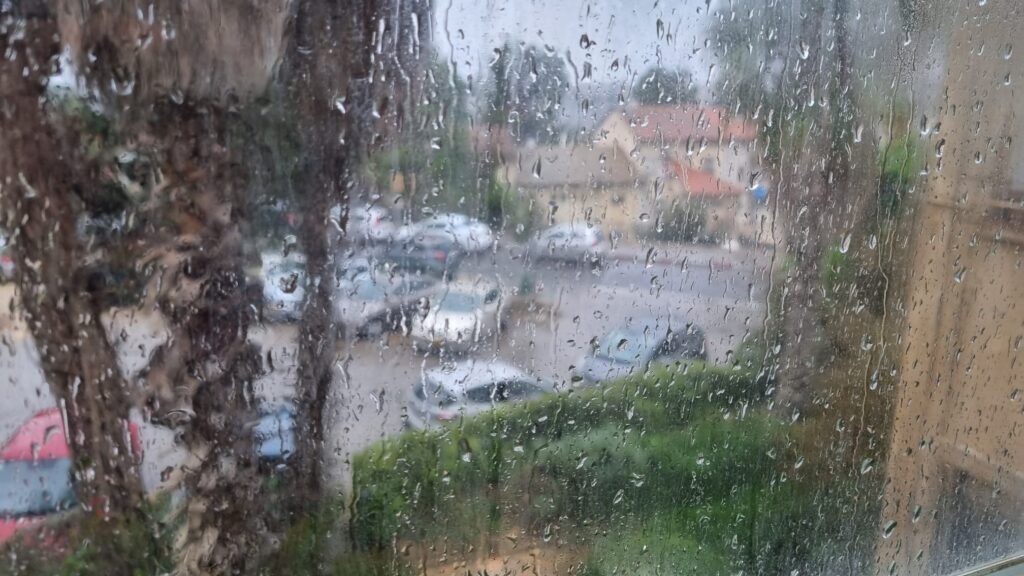 מזג האוויר: גשמים מצפון הארץ עד צפון הנגב, חשש משיטפונות
