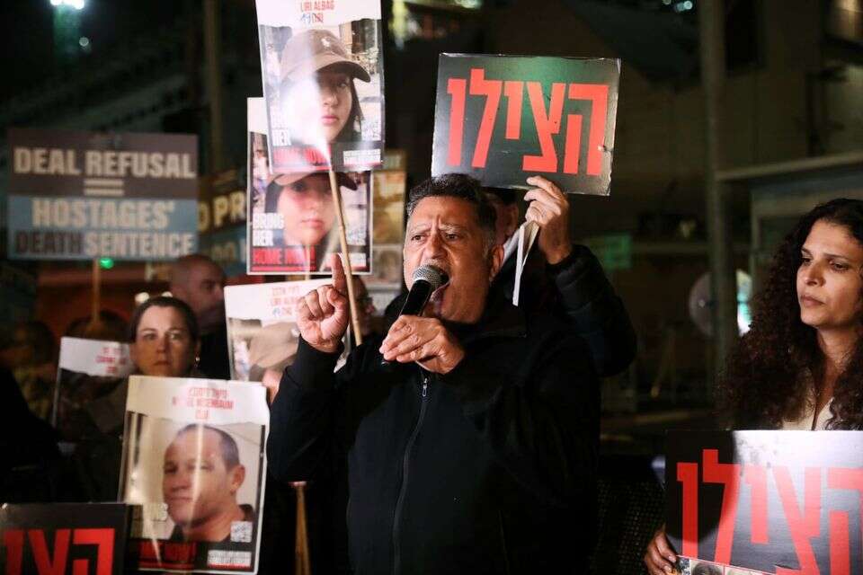 אביה של החטופה לירי אלבג: "כל עיכוב מצד ישראל עלול ליצור סיכון ממשי שחמאס ינצל לרעה"