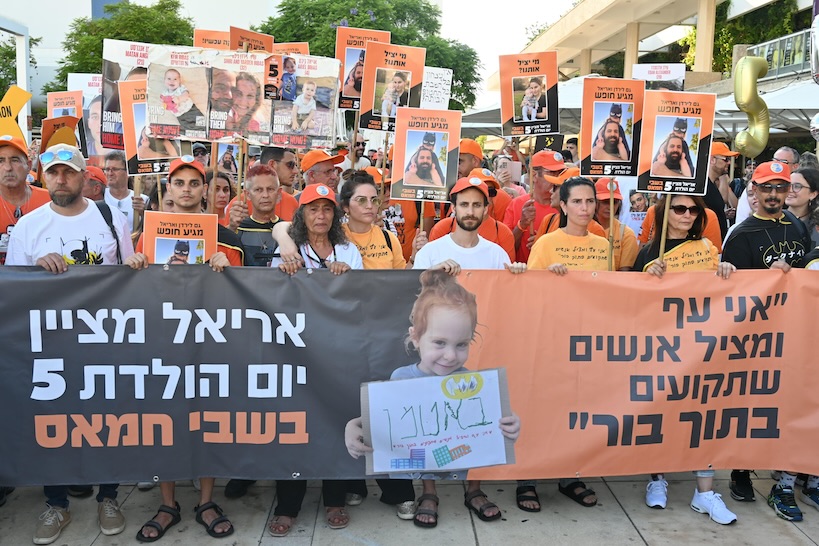 התקבלה רשימת החטופים שישוחררו בפעימה הראשונה; משפחת ביבס: "זה לא הסוף"