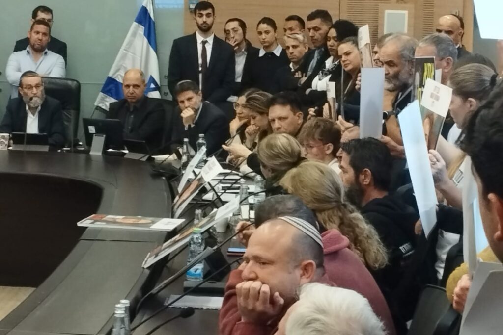"אתה מוציא את אח שלי להורג": יום סוער בכנסת על רקע המו"מ לעסקת חטופים