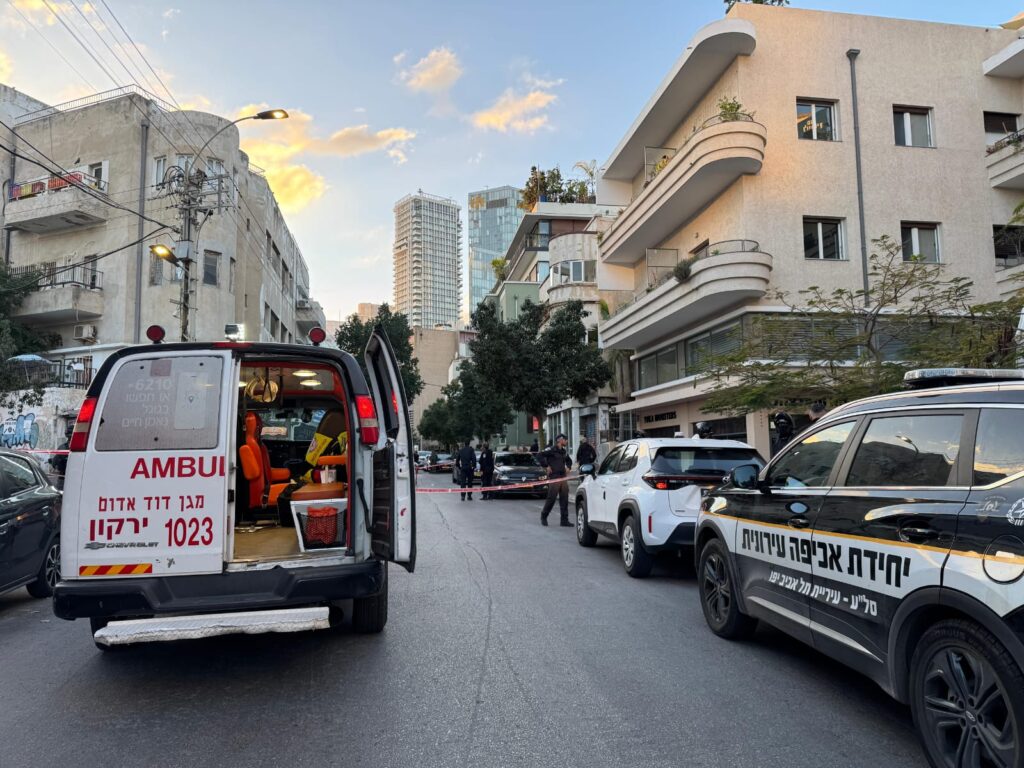 בן 28 נפצע קשה בפיגוע דקירה בדרום תל אביב, המחבל חוסל