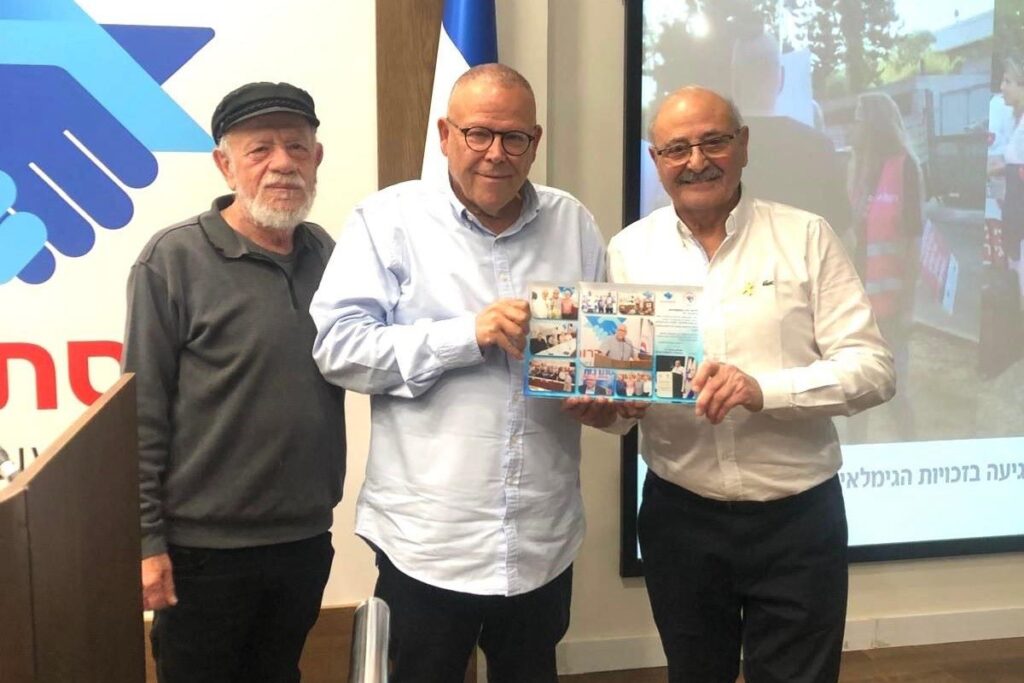 הסתדרות הגמלאים העניקה אות הוקרה ליו"ר ההסתדרות ארנון בר-דוד על פועלו למען ציבור הגמלאים
