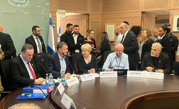 שר הביטחון כ"ץ מציג את חוק הגיוס