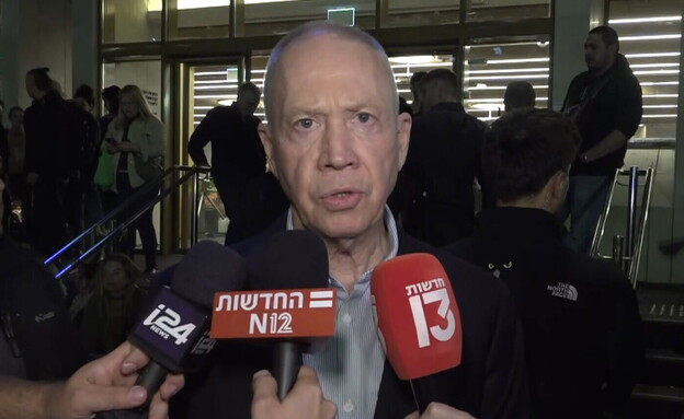 על רקע העסקה: עצרת התומכת בעסקה לשחרור ומקביל הפגנה…