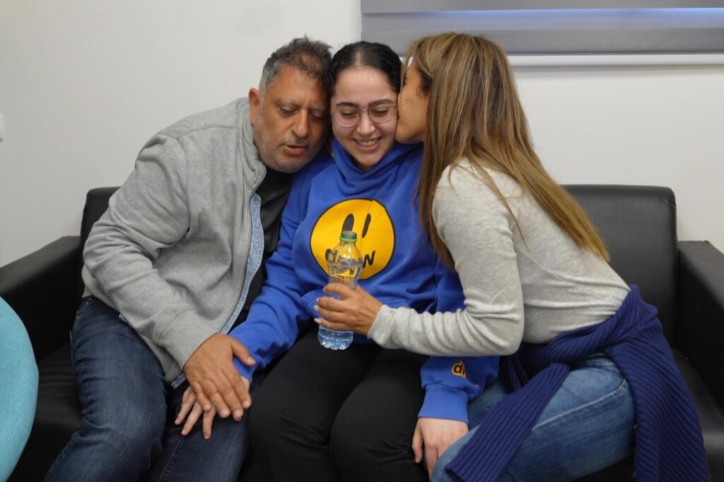 תמונות ראשונות: דניאלה גלבוע, לירי אלבג, קרינה ארייב ונעמה לוי מתאחדות עם משפחותיהן