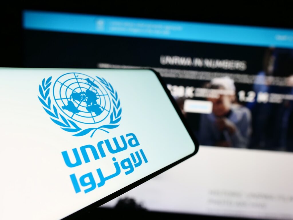 המשחק הכפול של אונר"א: ממצאי הדוח שחושף את הקשר עם ארגוני הטרור