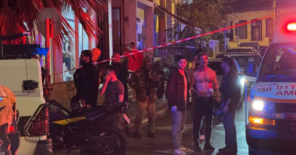 ארבעה נפצעו בחשד לפיגוע דקירה במרכז תל אביב – חדשות ישראל