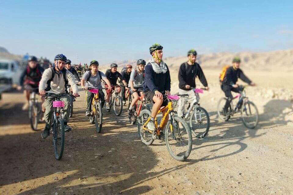 גלגלים של צמיחה: 1,200 נערים ונערות יצאו למסע אופניים אתגרי בנגב ובערבה