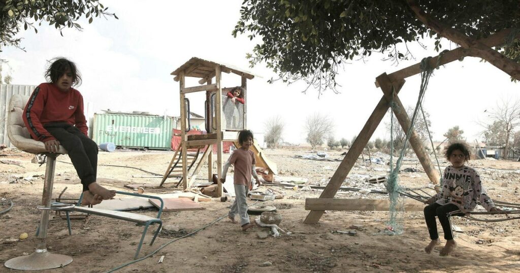 הוא שירת בצבא הישראלי וההתקפה של חמאס לא הגנה על BDPs אלה, והם חיים בין חדשות ההריסות – ישראל