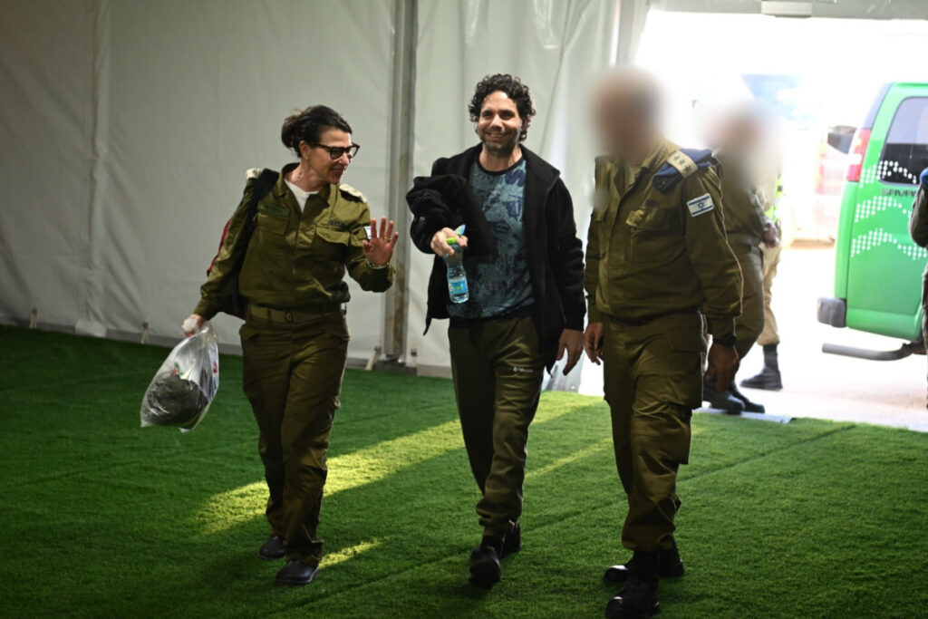 עופר קלדרון חזר לשיבא בעקבות שפעת ודלקת ריאות: "מצבו משתפר"