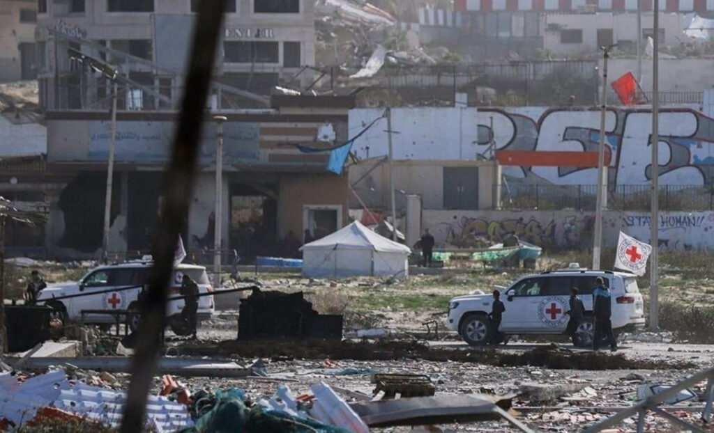 העדות של אחד החטופים: "לקראת השחרור למדתי ללכת"