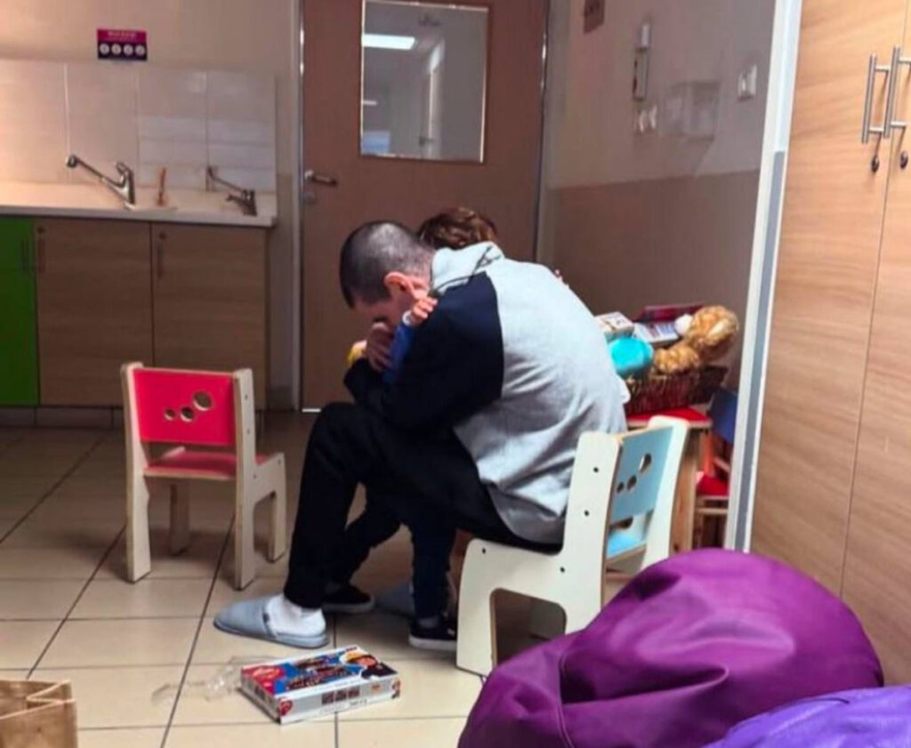 המפגש הראשון של אור לוי ובנו אלמוג: "אמא מתה, היא לא תחזור"