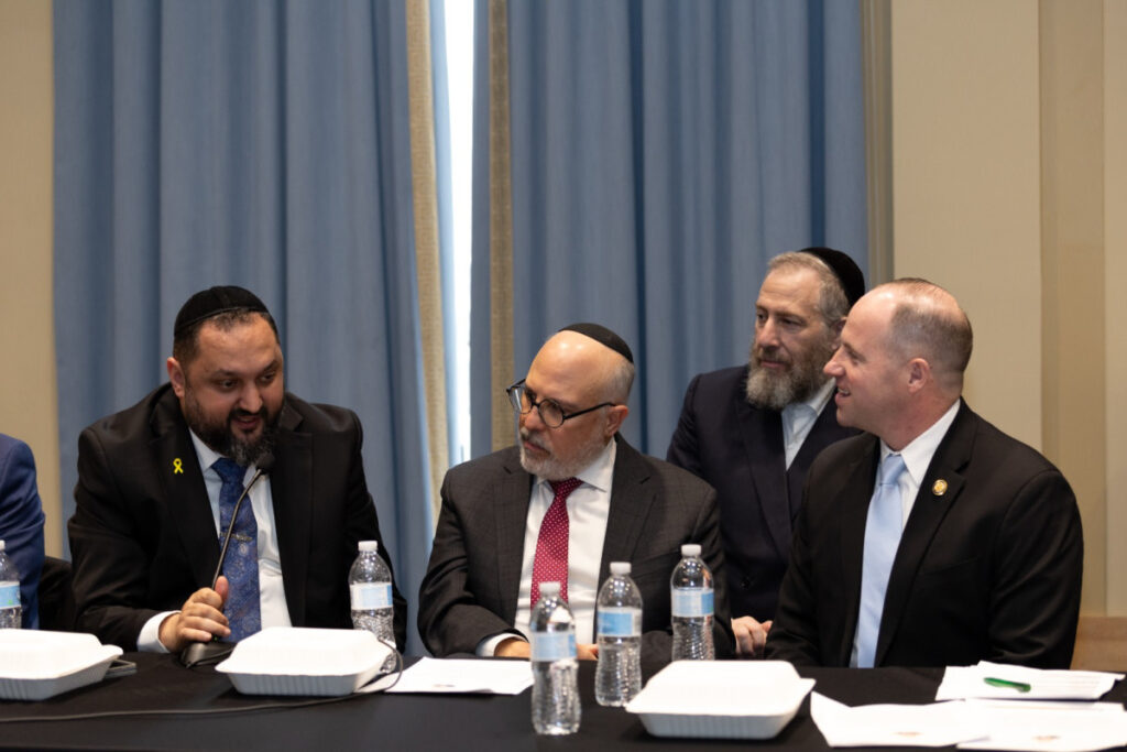 אזרבייג'ן מובילה מהפך: לראשונה – חינוך נגד אנטישמיות