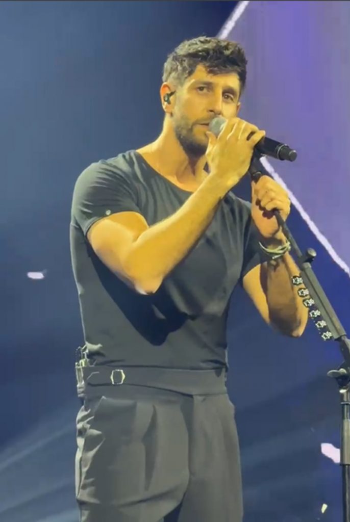 עידן עמדי פנה למנתח שהציל את חייו שהיה בקהל בהופעה בתל אביב