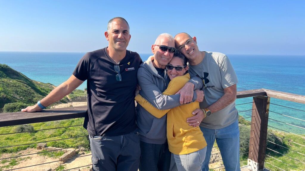 שורד השבי גדי מוזס שוחרר מבית החולים: ״מחכה לחזור ולתרום לשיקום ניר עוז״