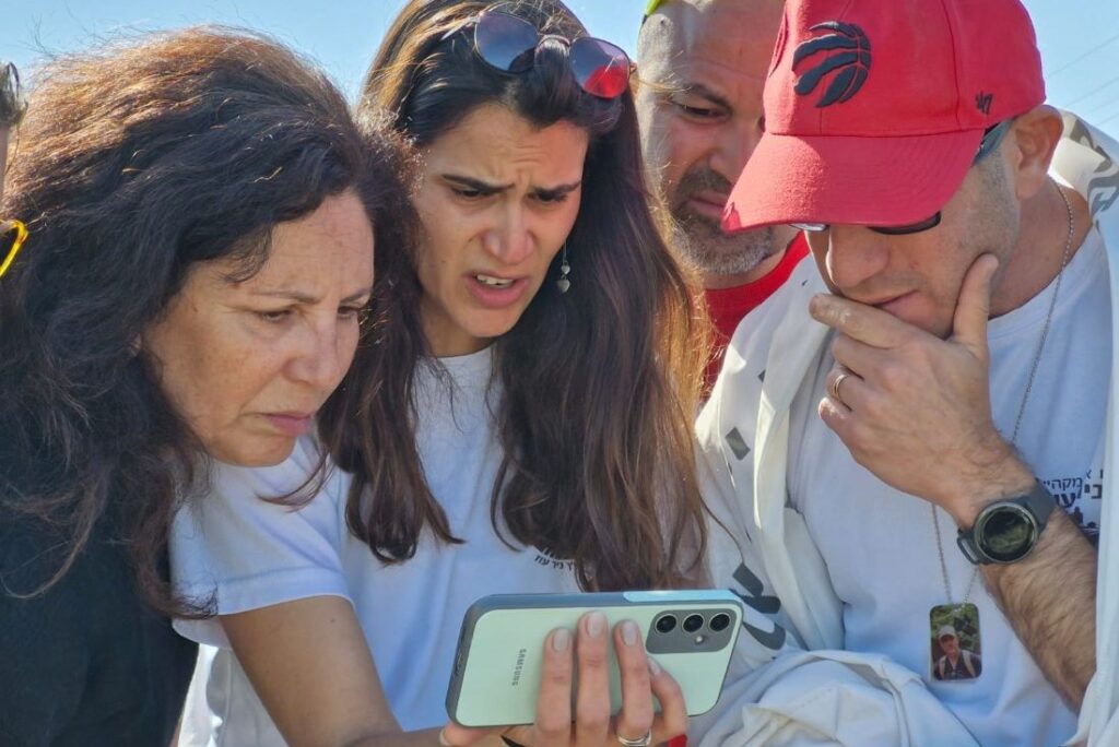 בהתרגשות ודריכות: חברי ניר עוז צפו בשכניהם משתחררים מהשבי