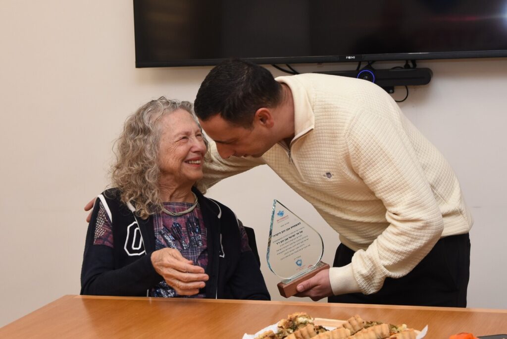 ההסתדרות העניקה מגן הוקרה לזכר פעיל הנגישות והספורטאי ישראל אבן זהב