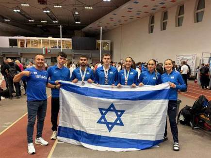שני זכאי שיפרה שיא לא רשמי בן 47 שנים