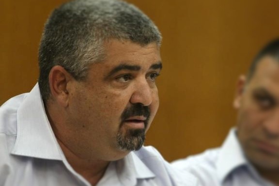 ראש עיריית בת ים לשעבר, שלומי לחיאני, נפצע קל בפיצוץ רכב בת"א