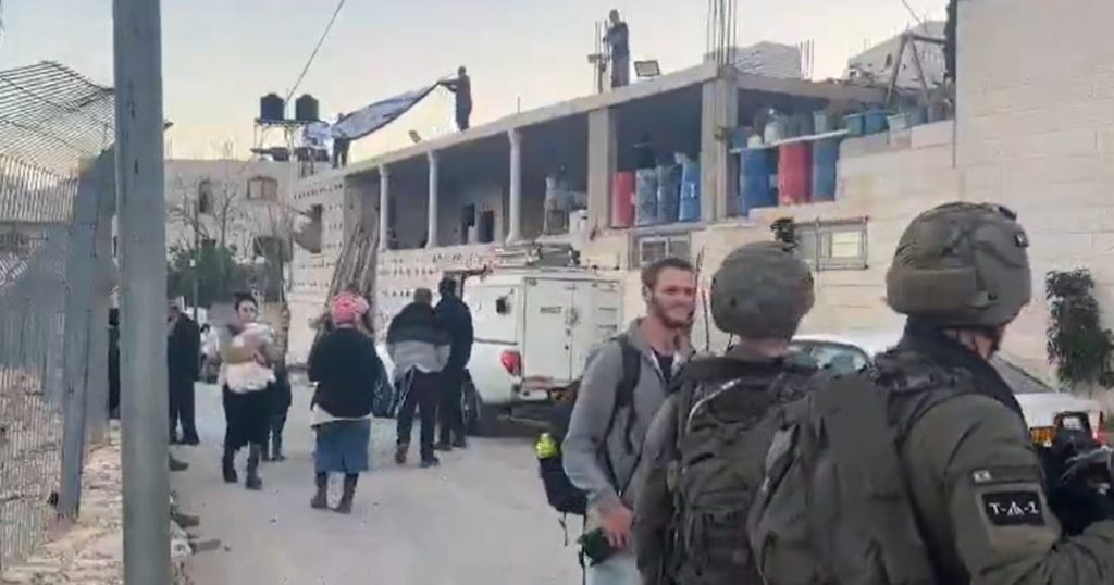 משפחה פלסטינית יוצאת לארוחת ערב, ולחזור למצוא מתנחלים ישראלים שרכשו את ביתם – ישראל חדשות