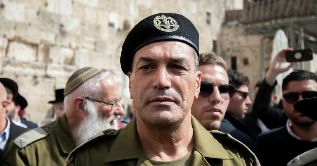 ראשי הצבא הישראלי החדשים מחזקים צופה ב- 7 באוקטובר.