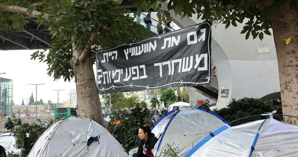 "חזור למלחמה בעזה יהרוג את בני הערובה": מחנה משפחתי מחוץ למשרד הביטחון הישראלי – חדשות ישראל
