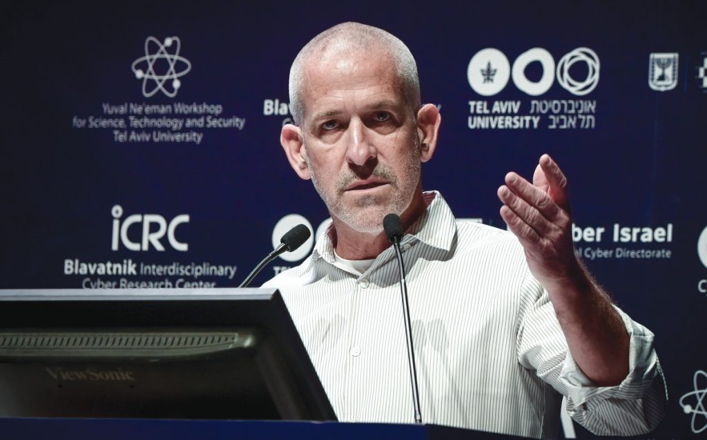 עתירה ראשונה נגד פיטורי בר: "מנעו את ישיבת הממשלה בנושא"