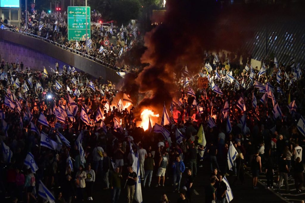 פיטורי רונן בר: ארגוני המחאה מבטיחים צעדים שטרם נראו