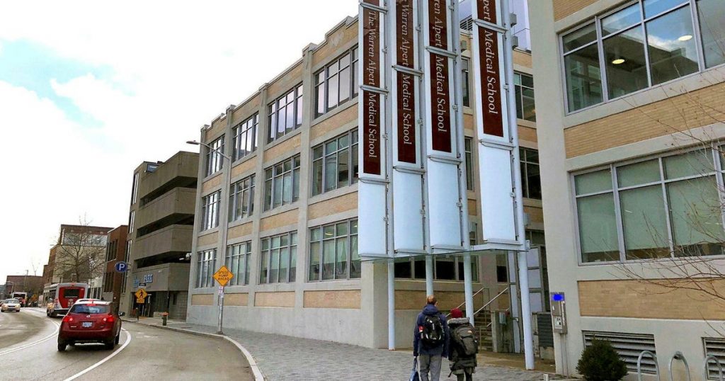 ארצות הברית מגורשת דוקטור מאוניברסיטת בראון, ומציינת את נוכחותה בהלווייתו של חיזבאללה, נסראללה – ארצות הברית חדשות