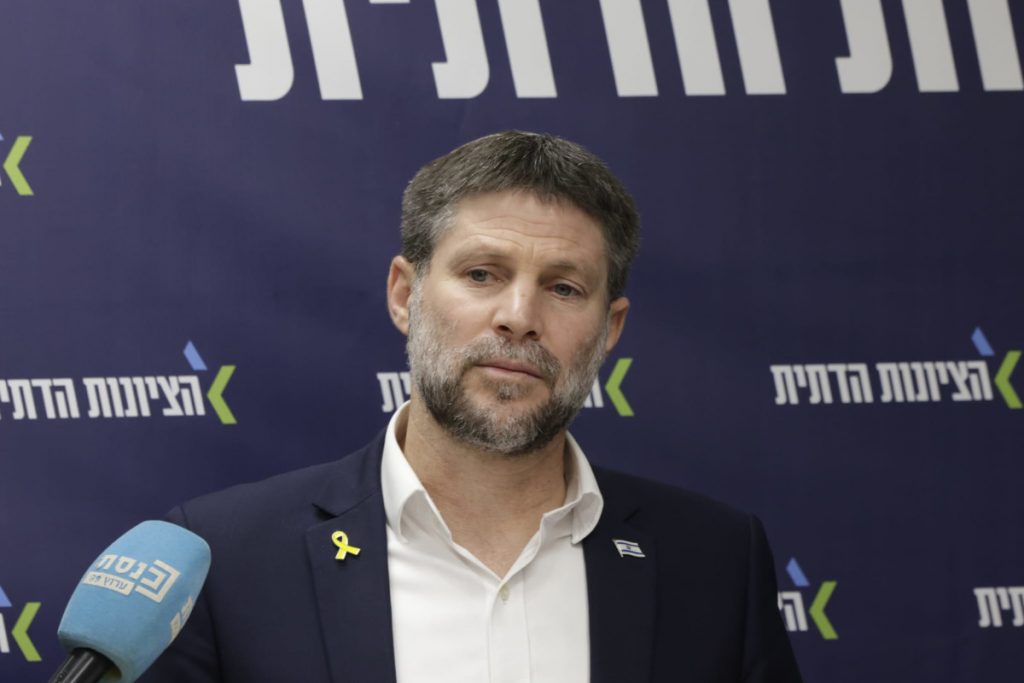 בצלאל סמוטריץ' מגיב לדיווחים על קשרי החפרפרות בצה"ל