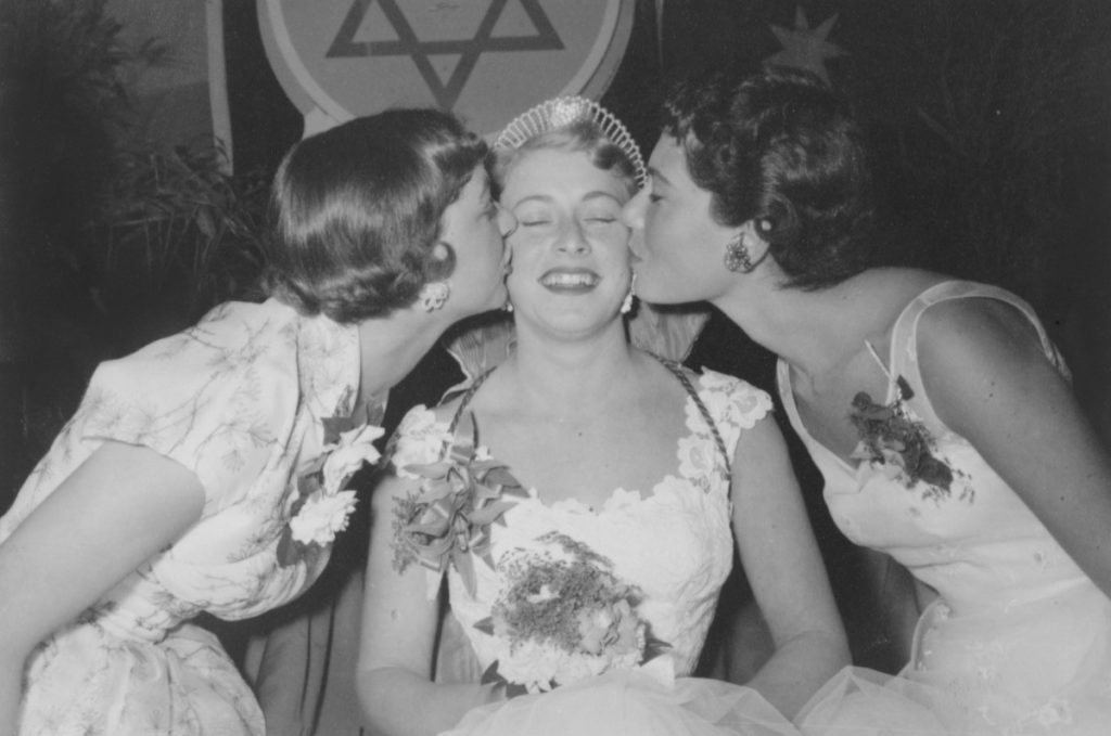 ארכיון קק"ל חושף: תמונות נדירות מתחרות היופי "מלכת אסתר" בתפוצות