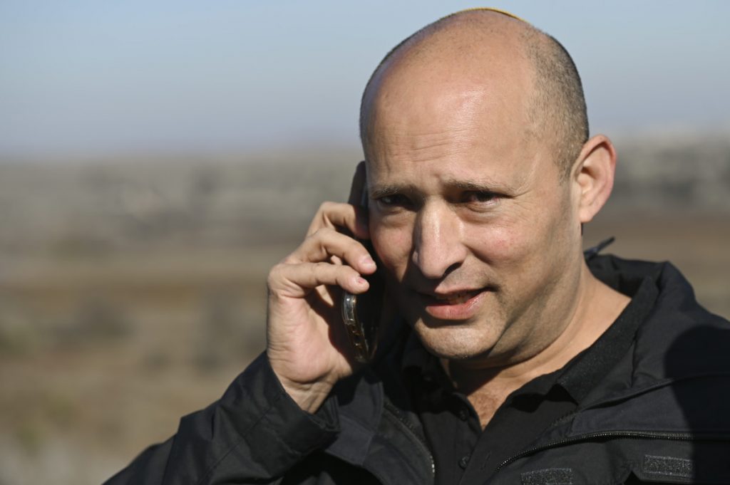 אחרי עמית סגל: נפתלי בנט מצא את הקורבן הבא